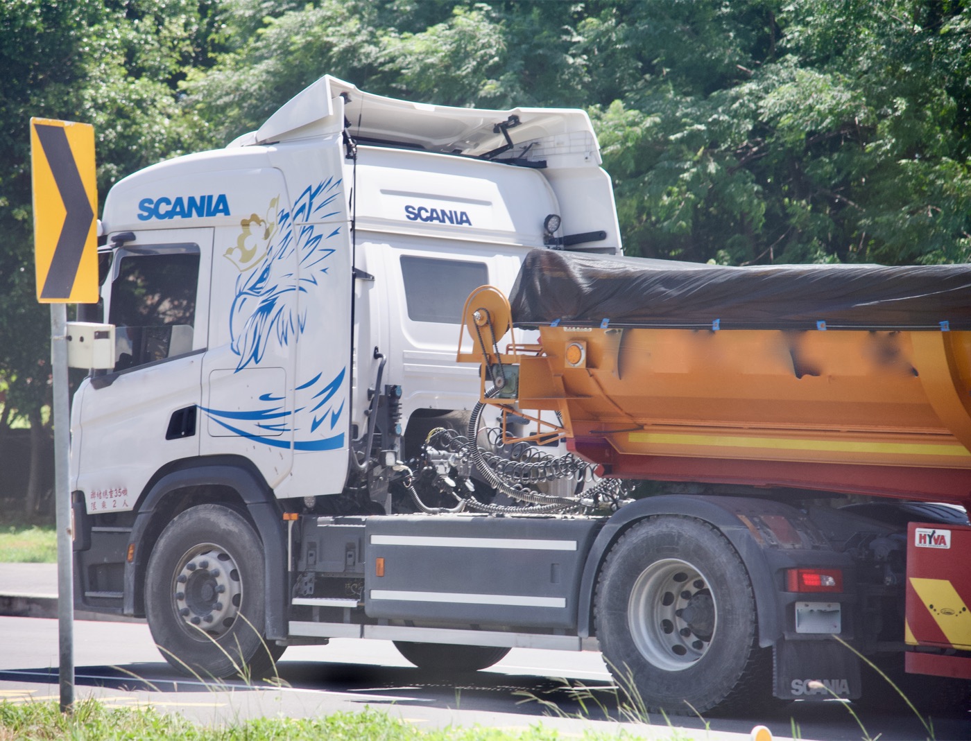 Heavy truck